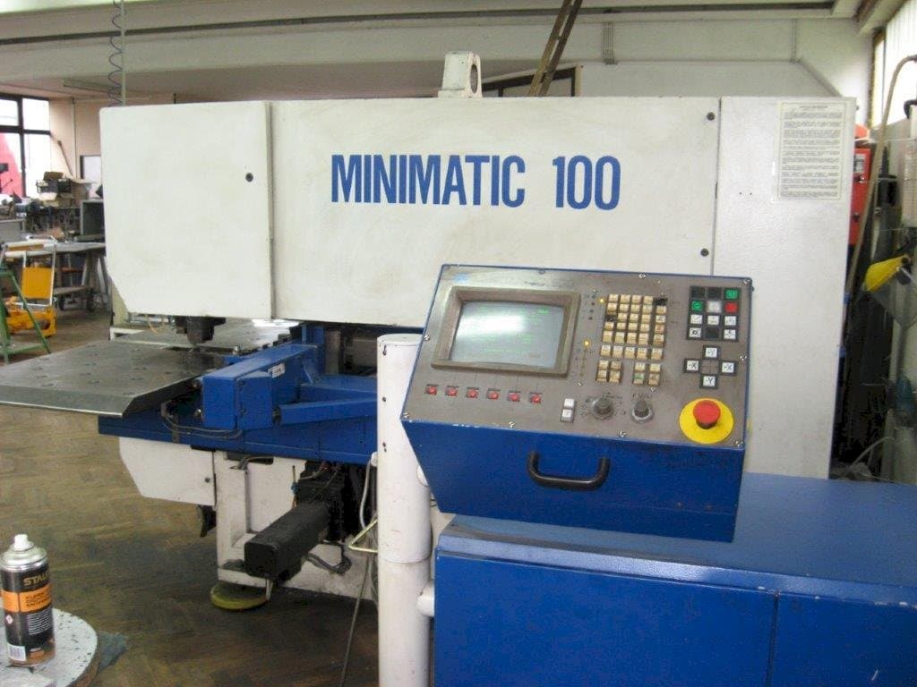 A Trumpf Minimatic 100 gép elölnézete