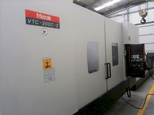 A Mazak VTC-200C  gép elölnézete