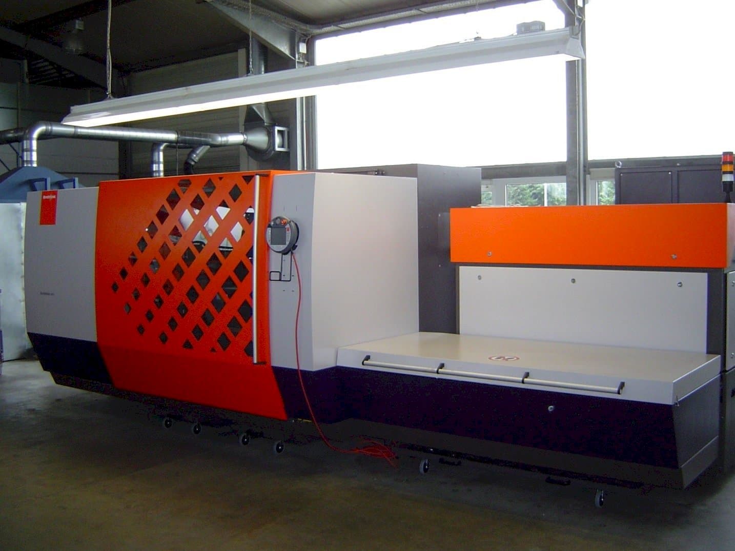 A Bystronic ByVention 3015 gép elölnézete