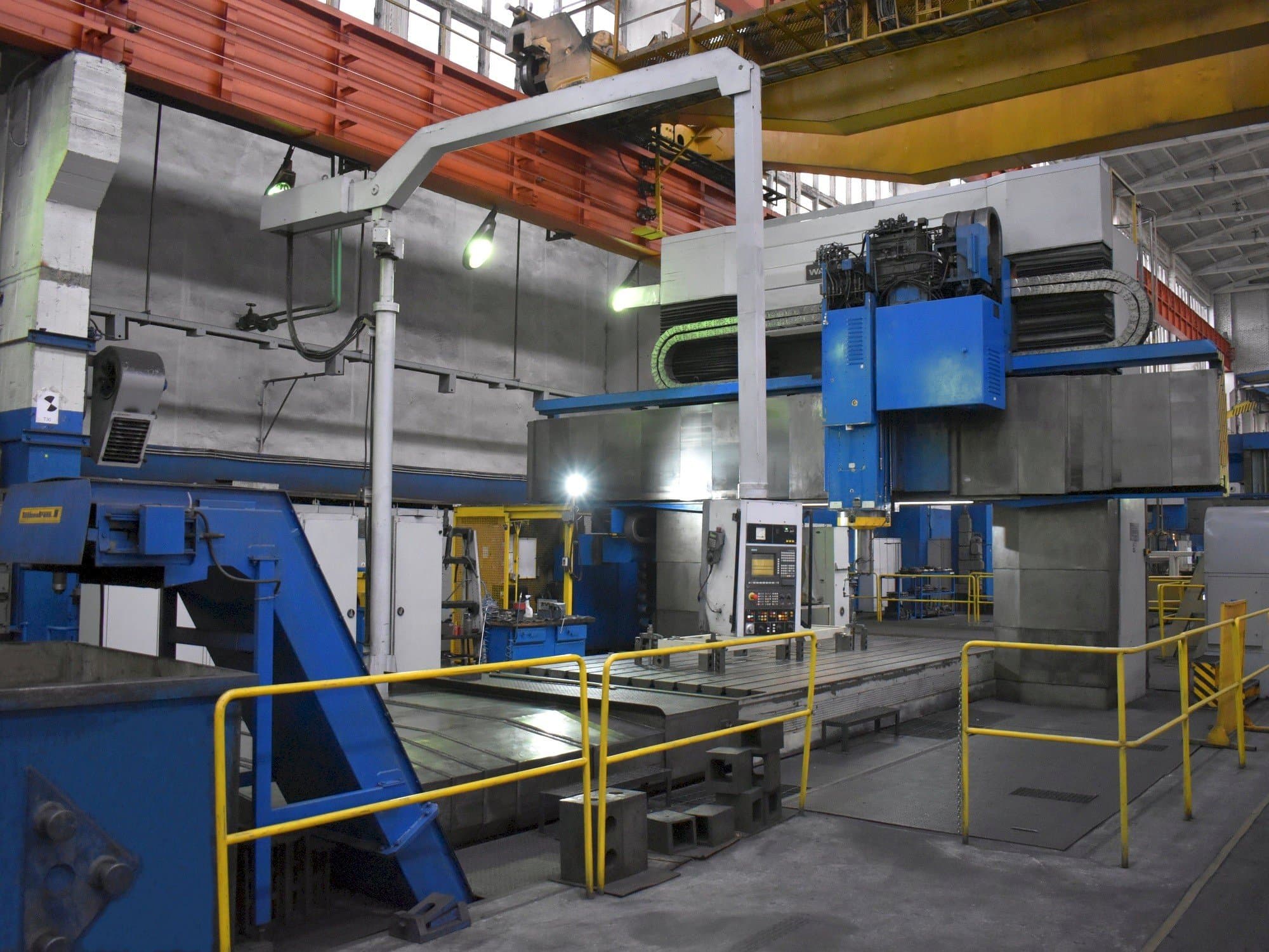 A WALDRICH COBURG 17S 10FP 300 NC gép elölnézete