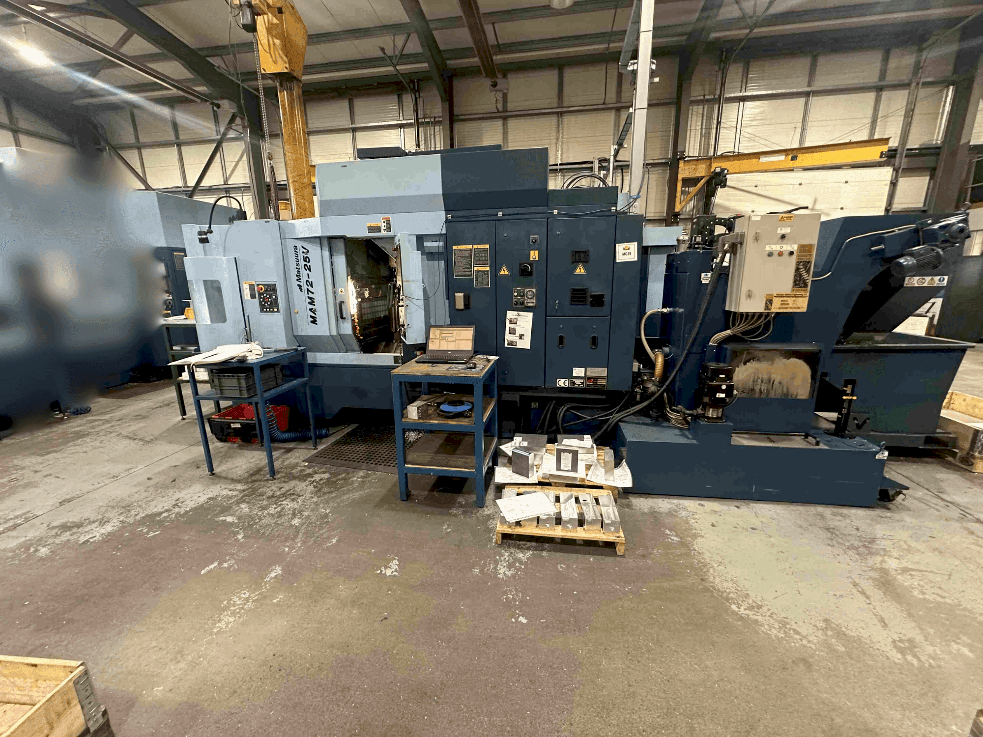 A Matsuura MAM72-25V gép elölnézete