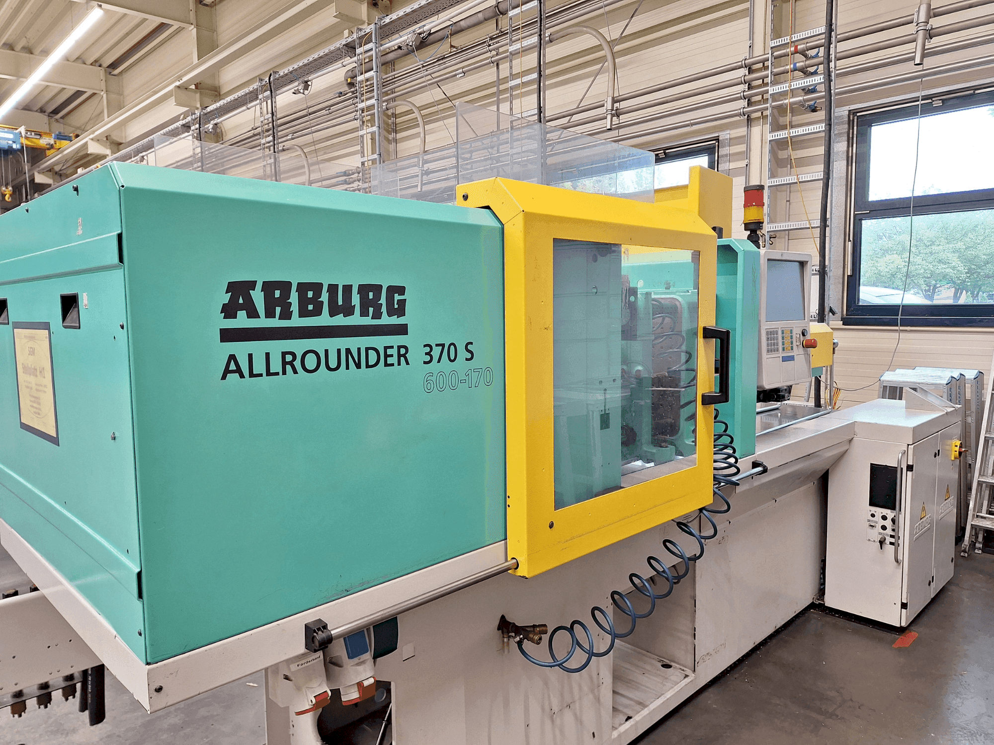 A Arburg 370 S 600 - 170 gép elölnézete