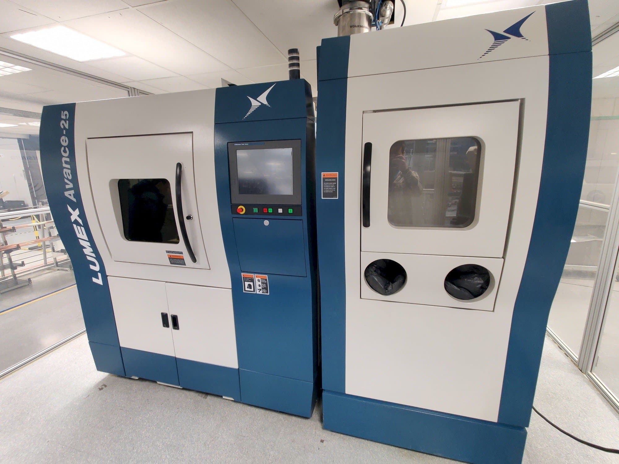 A Matsuura Lumex Avance-25  gép elölnézete