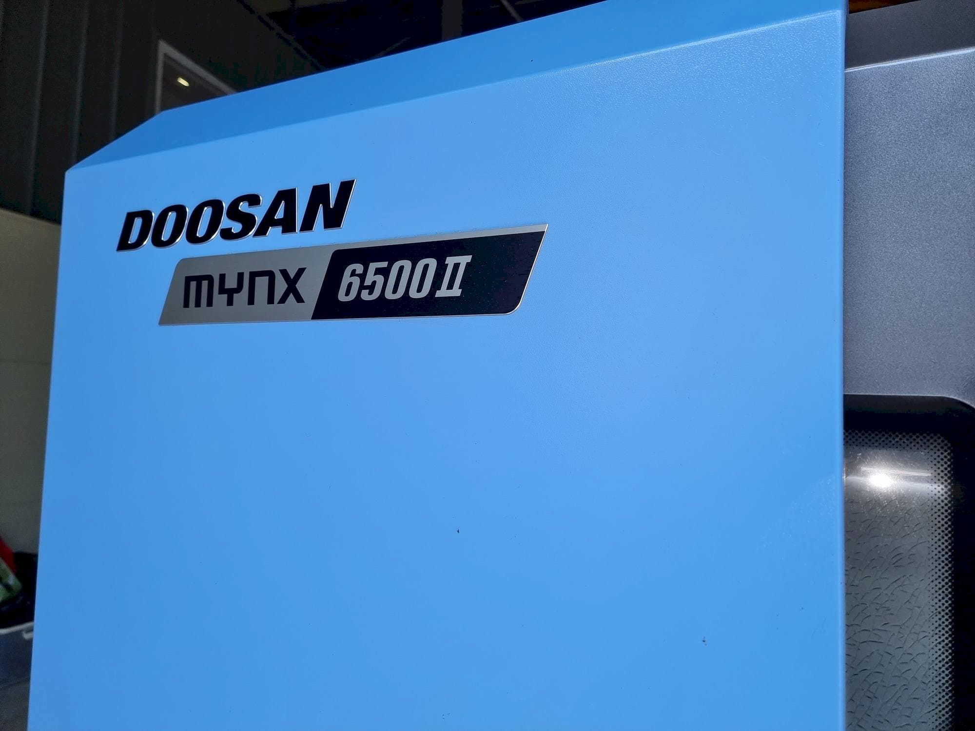 A Doosan MYNX 6500Ⅱ gép elölnézete