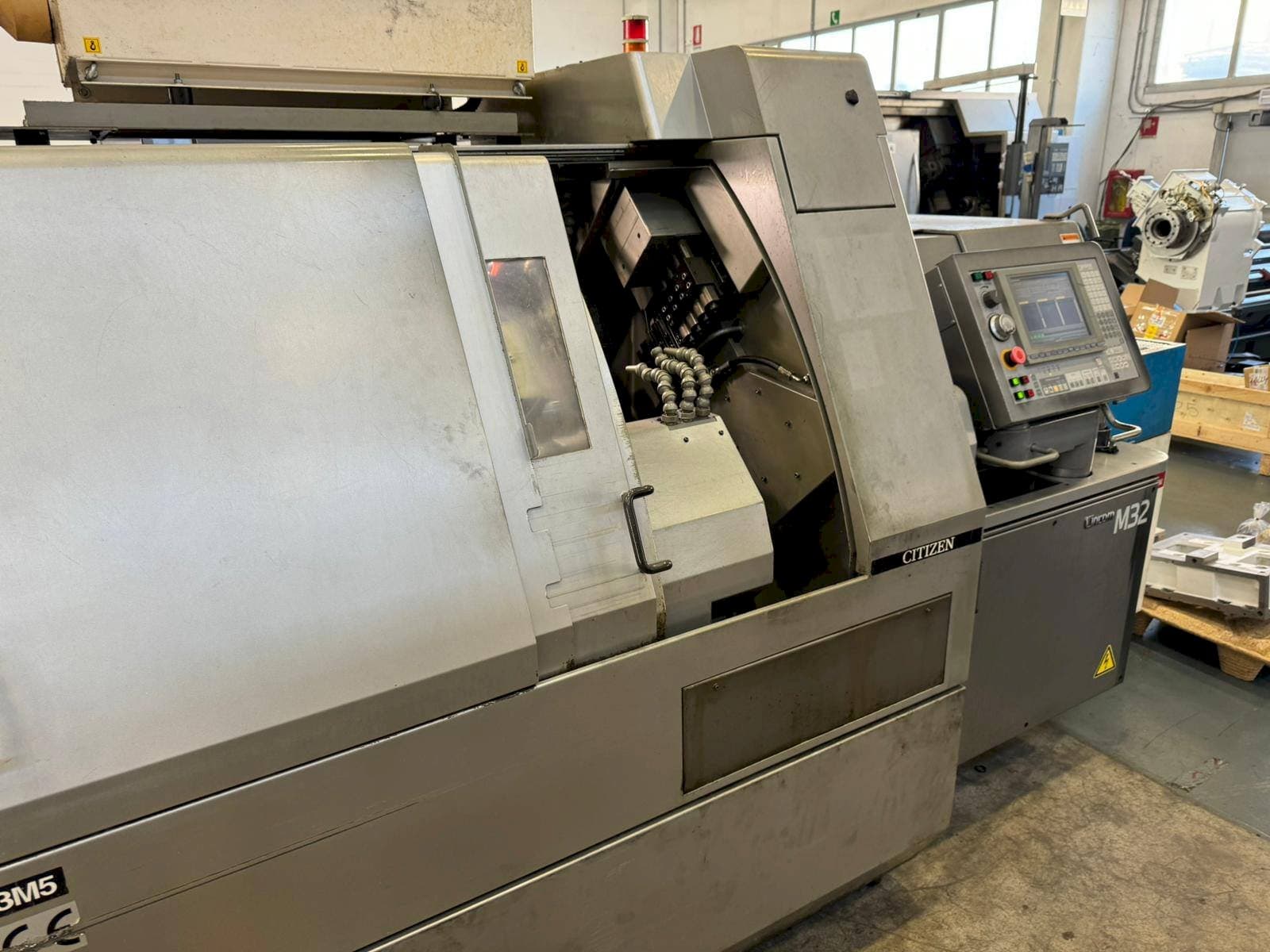 A Citizen M32V  gép elölnézete
