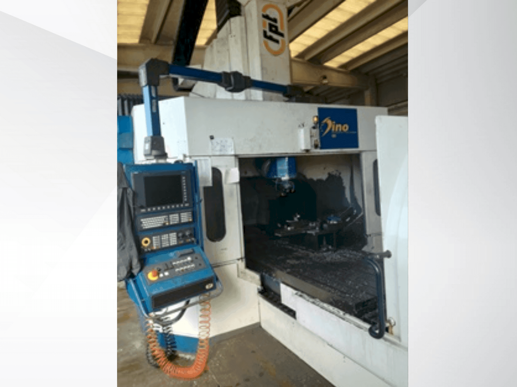 A FPT DINO  gép elölnézete