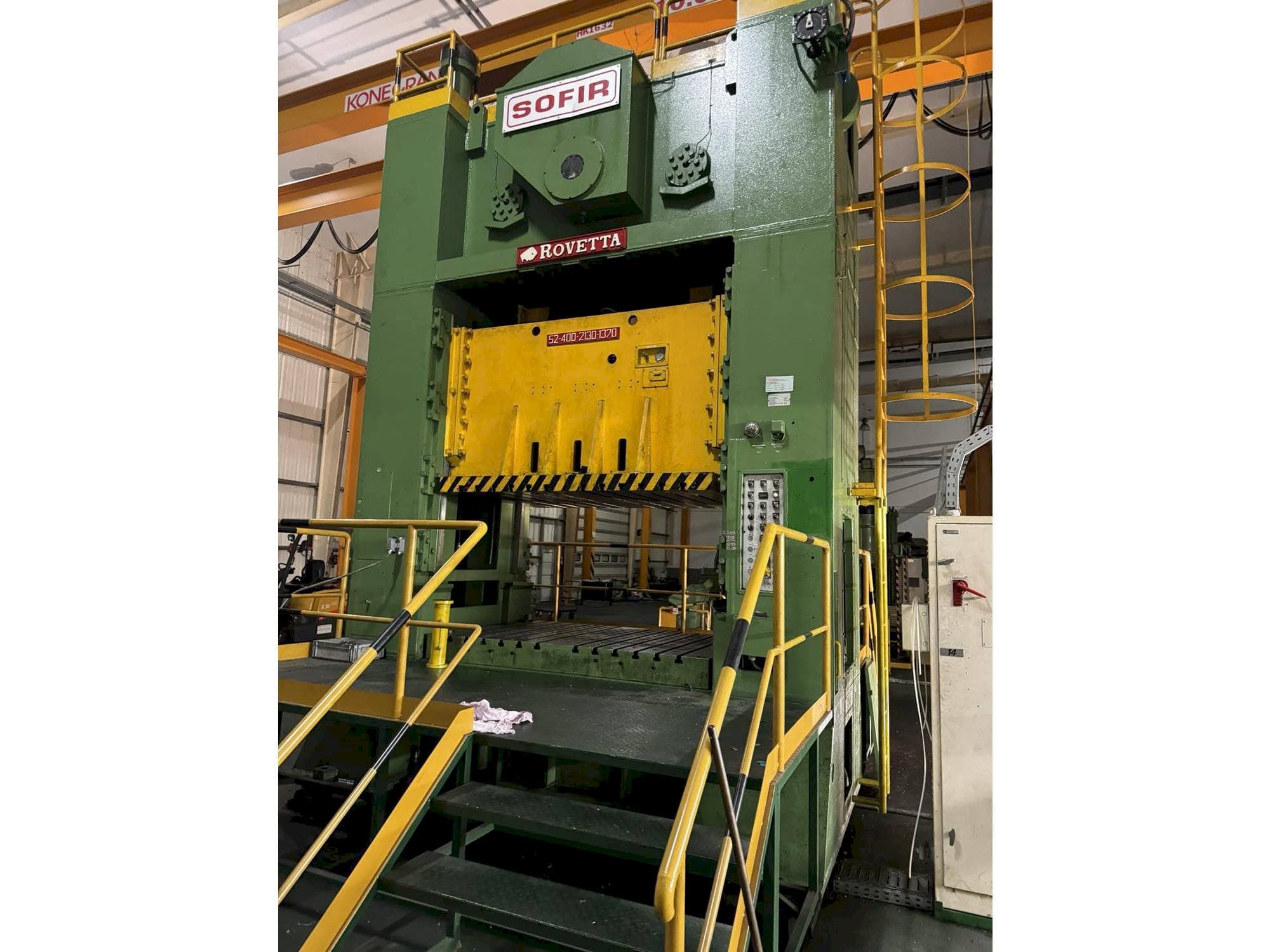 A ROVETTA 400t gép elölnézete