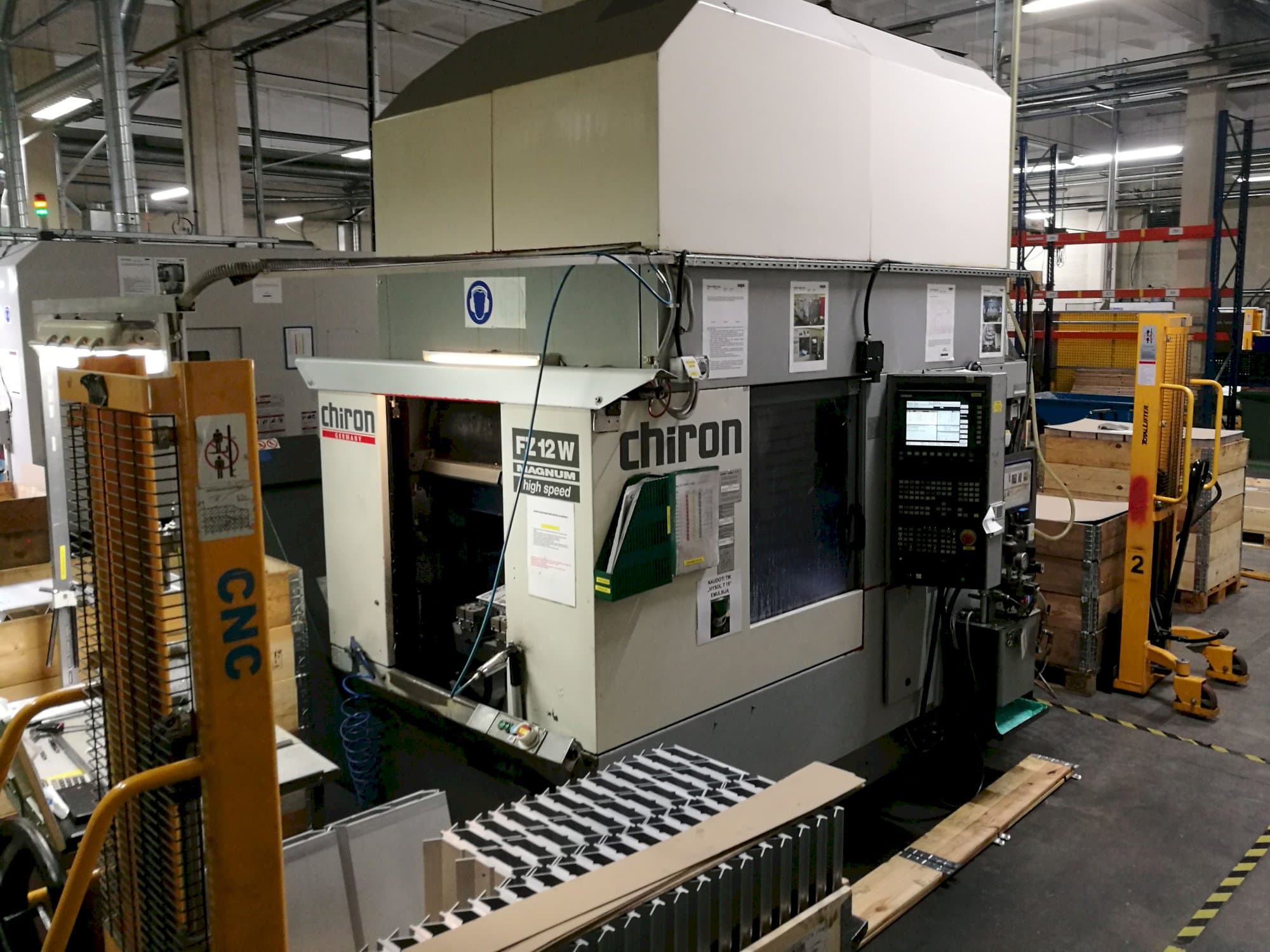 A Chiron FZ 12 W gép bal oldali nézete