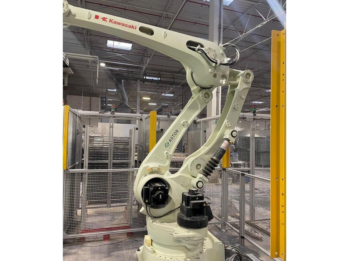 A Kawasaki 3CP180L-AC03 gép elölnézete