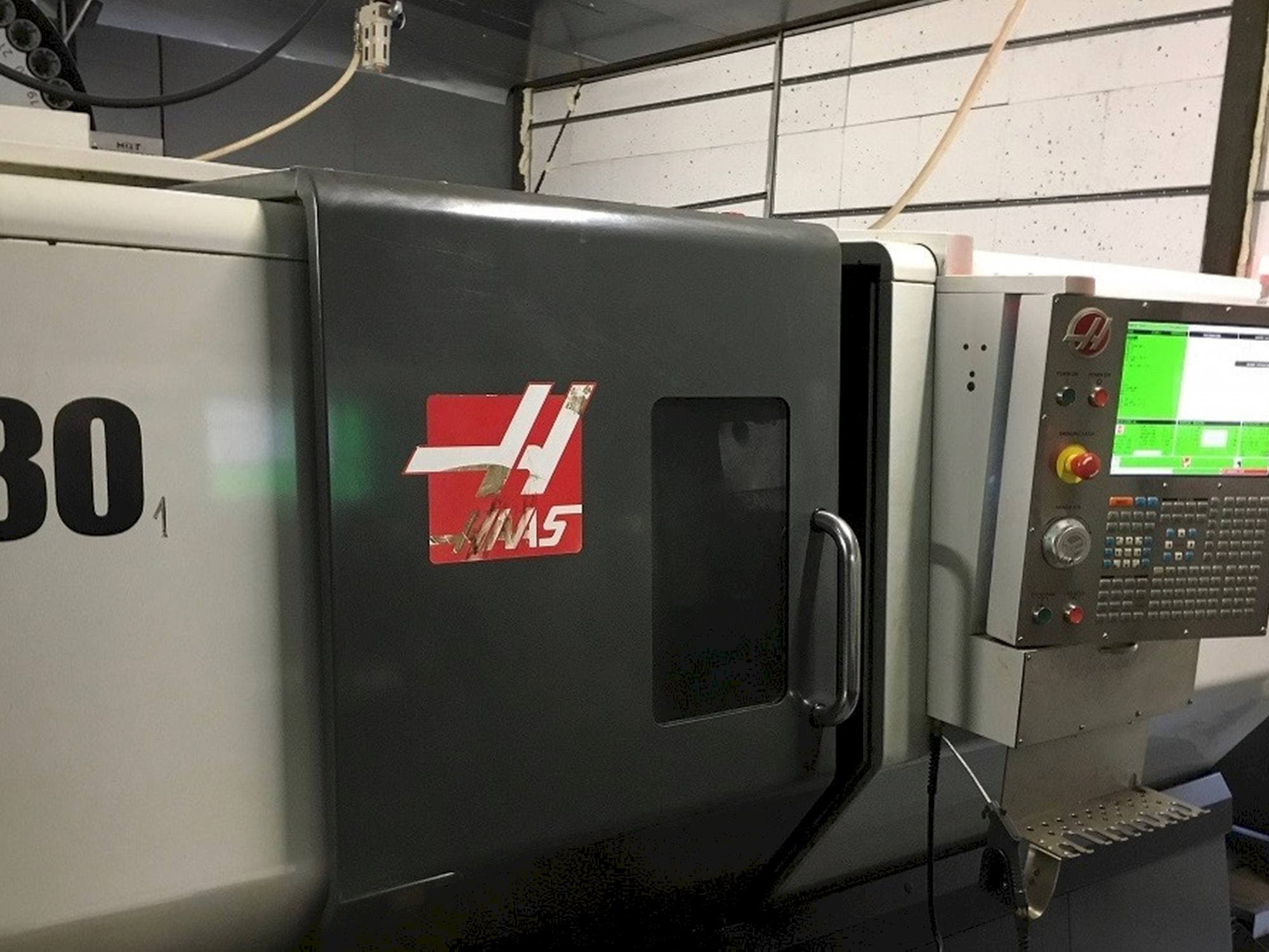 A HAAS ST-30  gép elölnézete