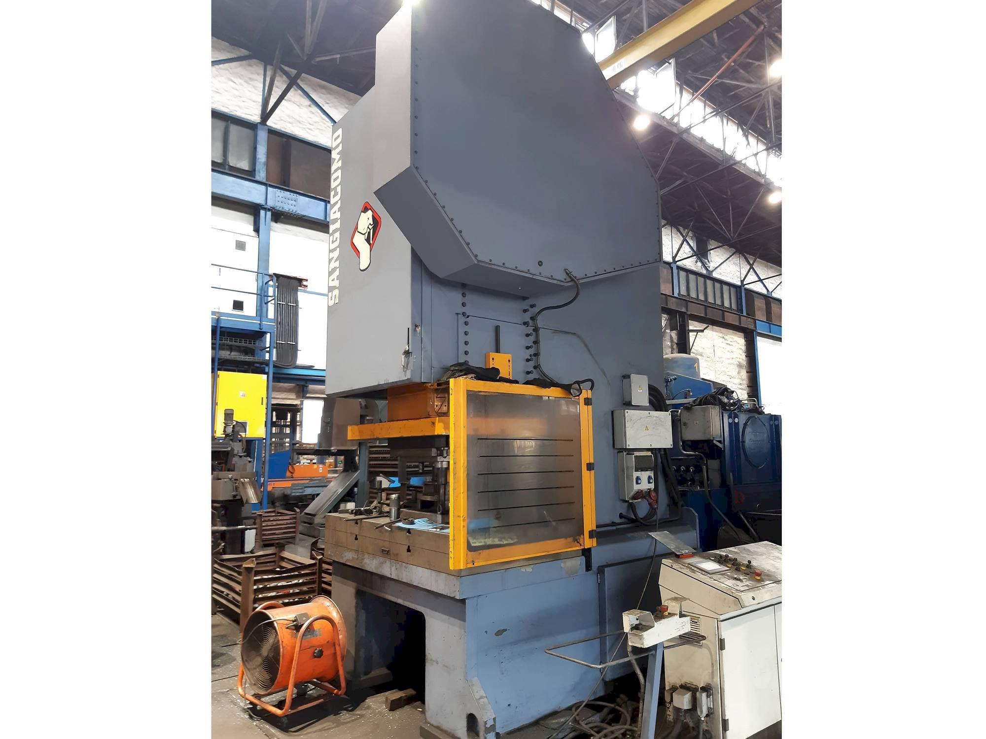 A Sangiacomo T.450 RCE  gép elölnézete