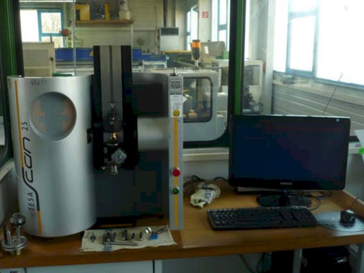 A TESA Scan 25 gép elölnézete