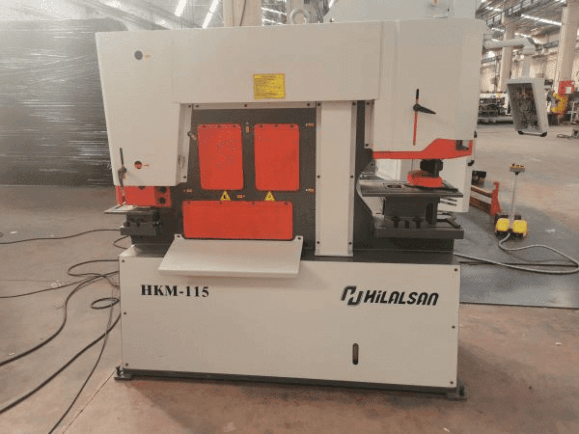 A HILALSAN HKM-115 gép elölnézete