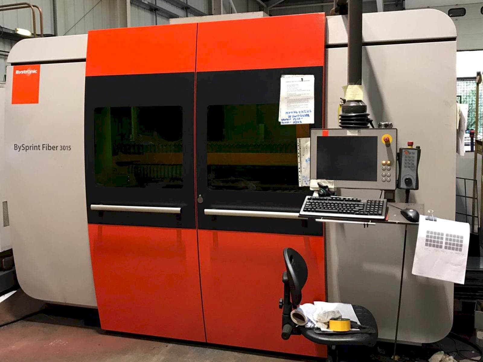 A Bystronic BySprint Fiber 3015 gép elölnézete
