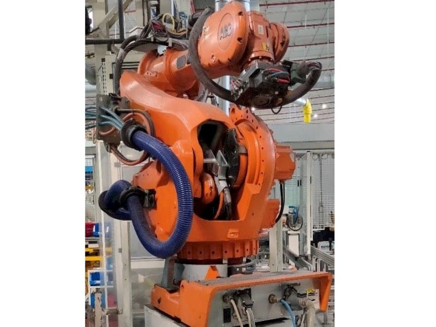 A ABB IRB 6600-175/2.55 gép oldalnézete