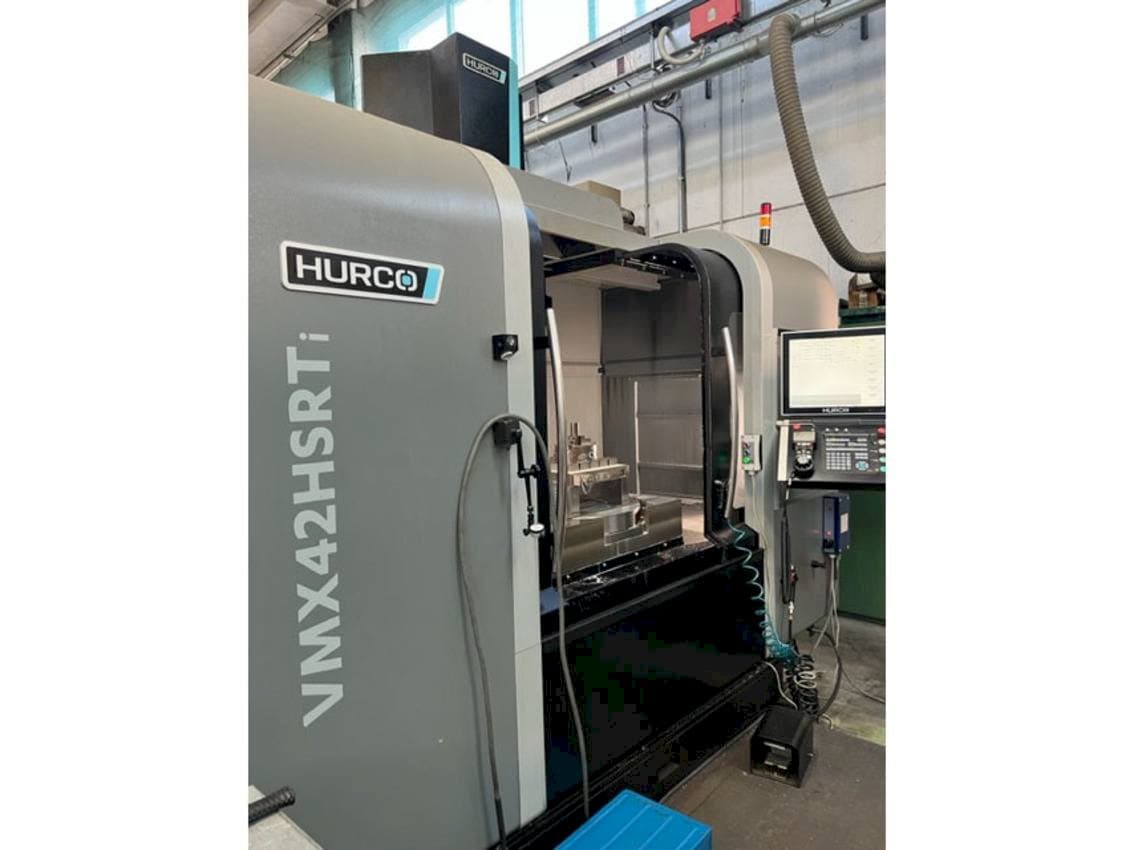 A Hurco VMX42HSRTi gép oldalnézete