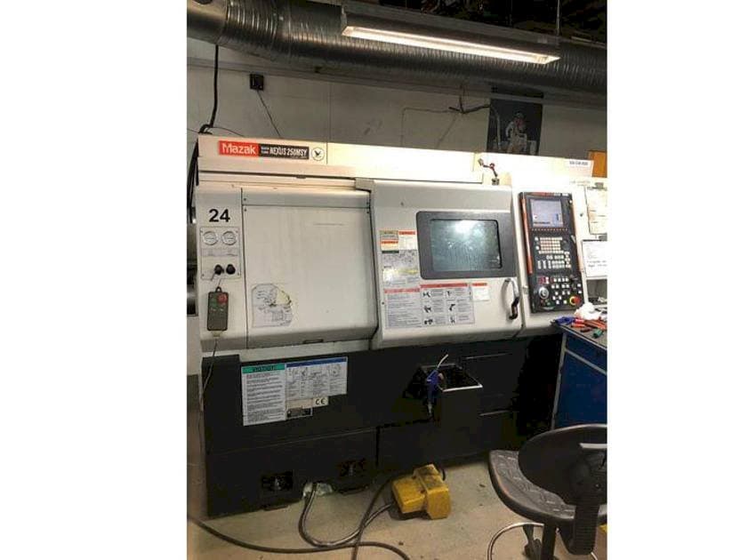 A Mazak QTN 250 MSY gép elölnézete