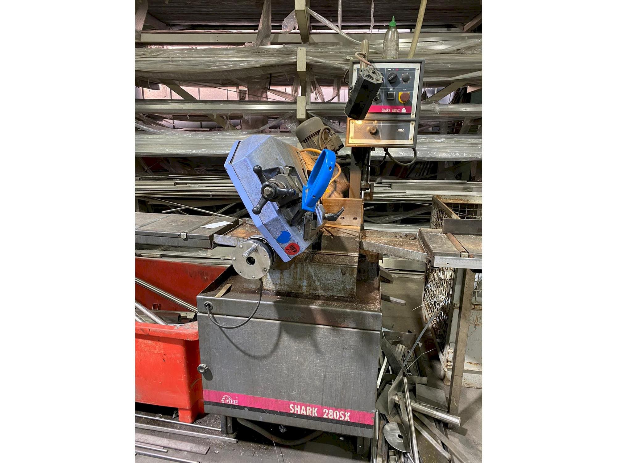 A Nisshinbo MAP-750 gép elölnézete