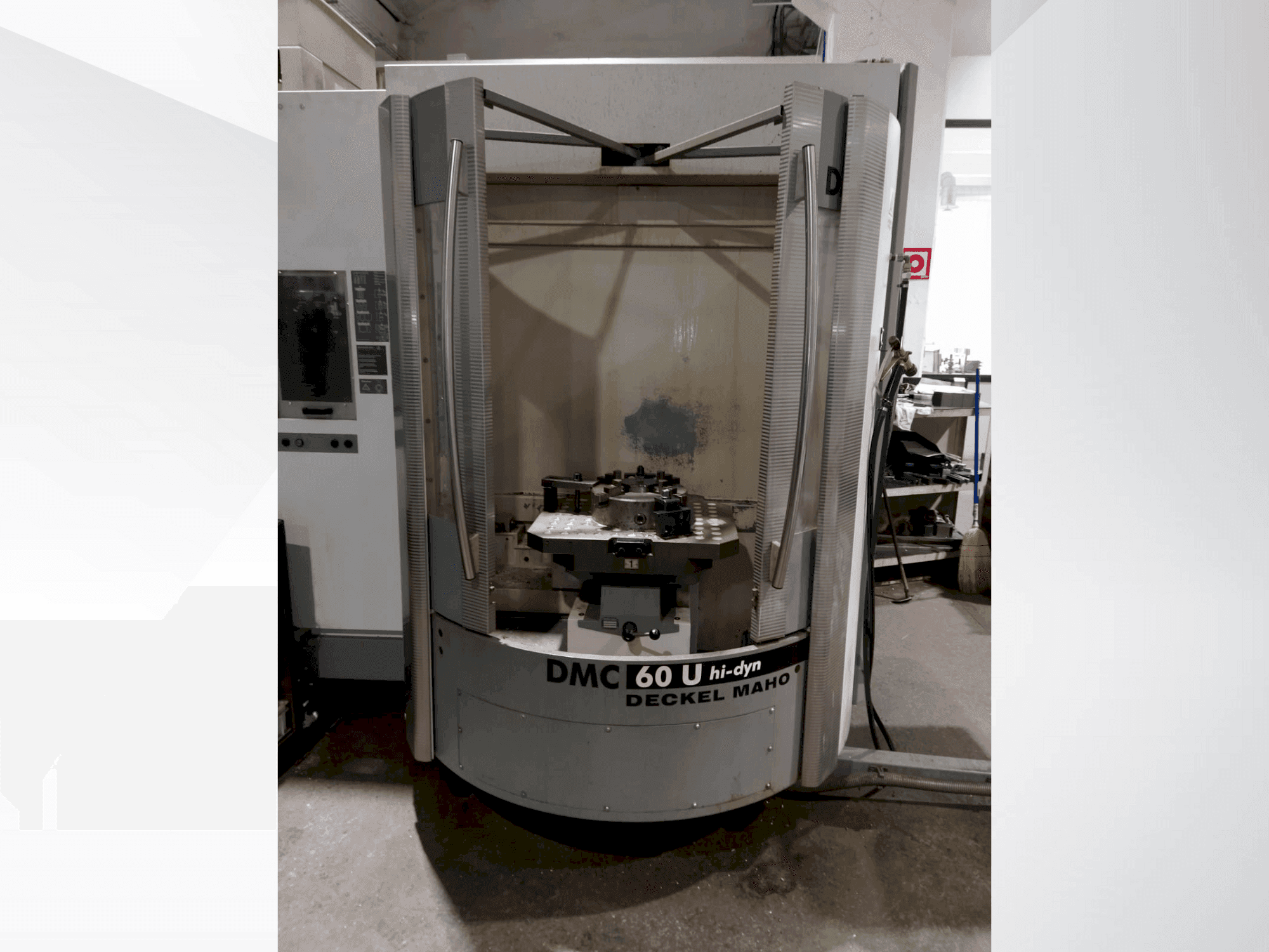 A DECKEL DMC 60 U hi-dyn gép elölnézete