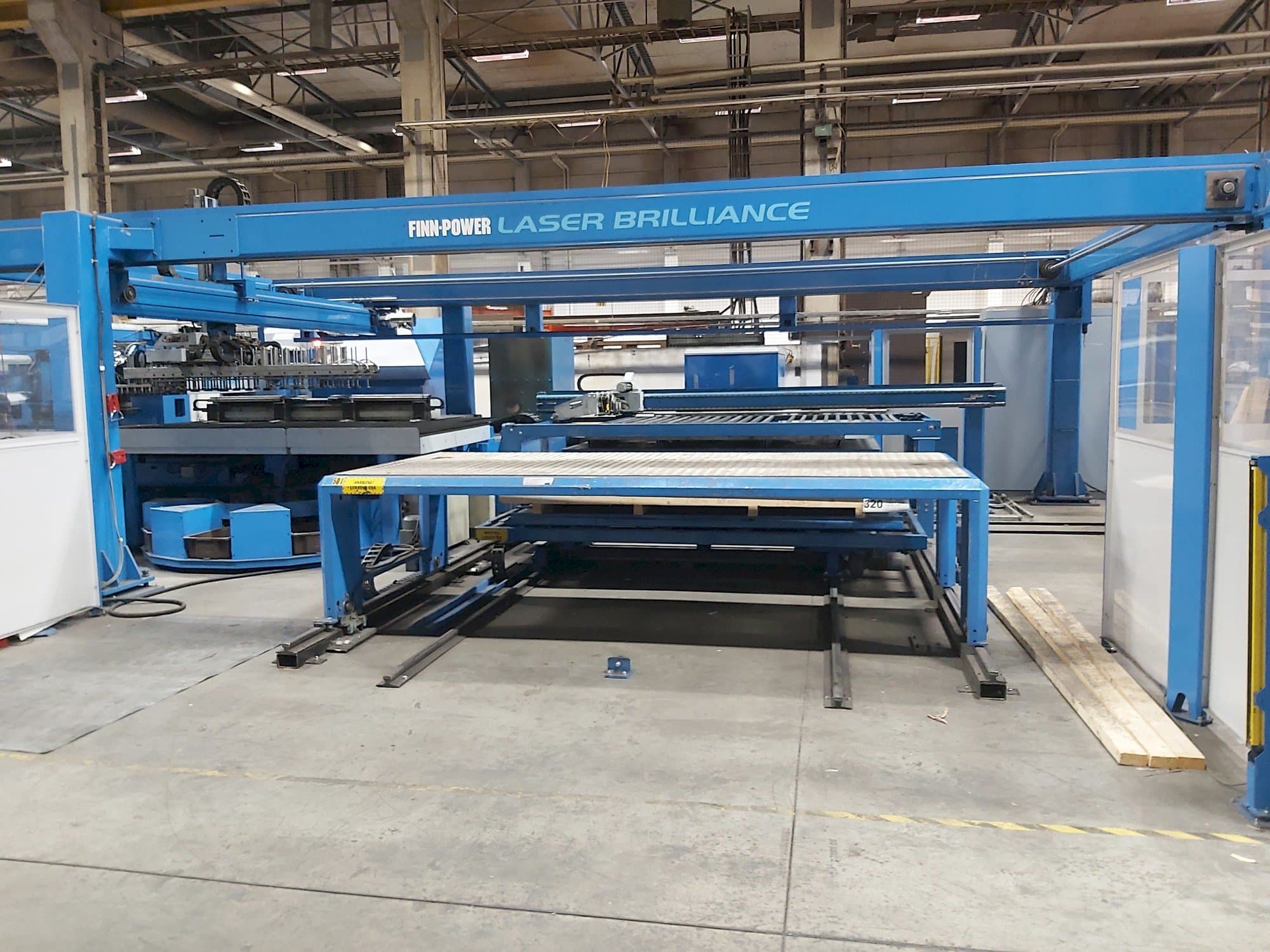 A Finn-Power LG6  gép elölnézete