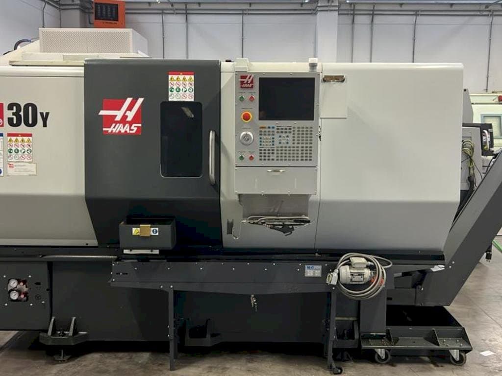A HAAS DS30Y gép elölnézete