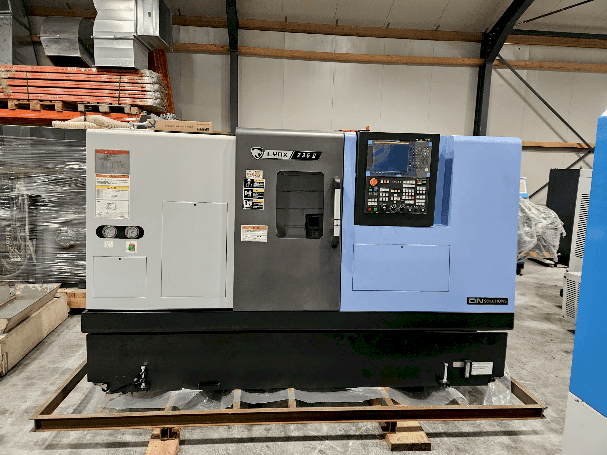 A DOOSAN Lynx 235II gép elölnézete
