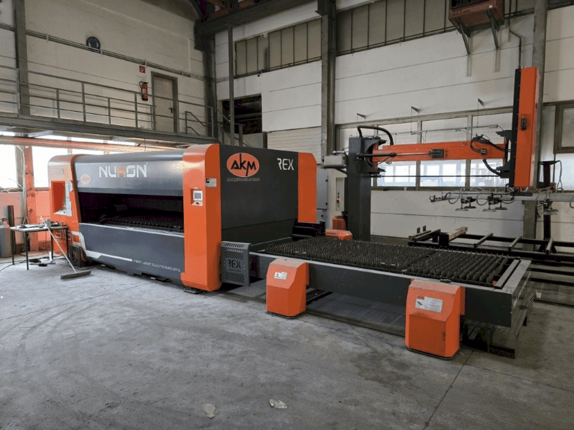 A NUKON Rex 315  gép elölnézete