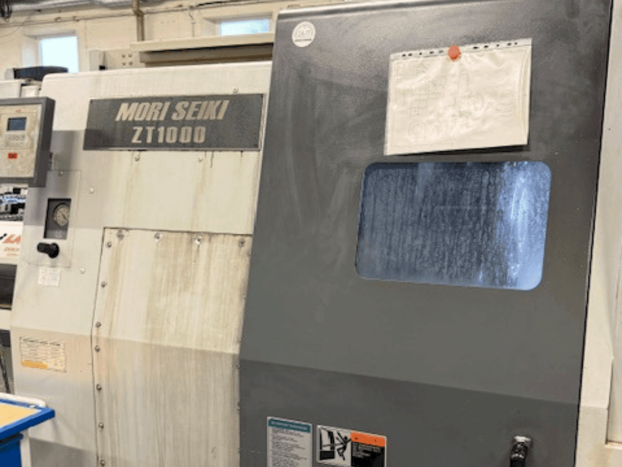 A MORI SEIKI ZT1000Y gép elölnézete
