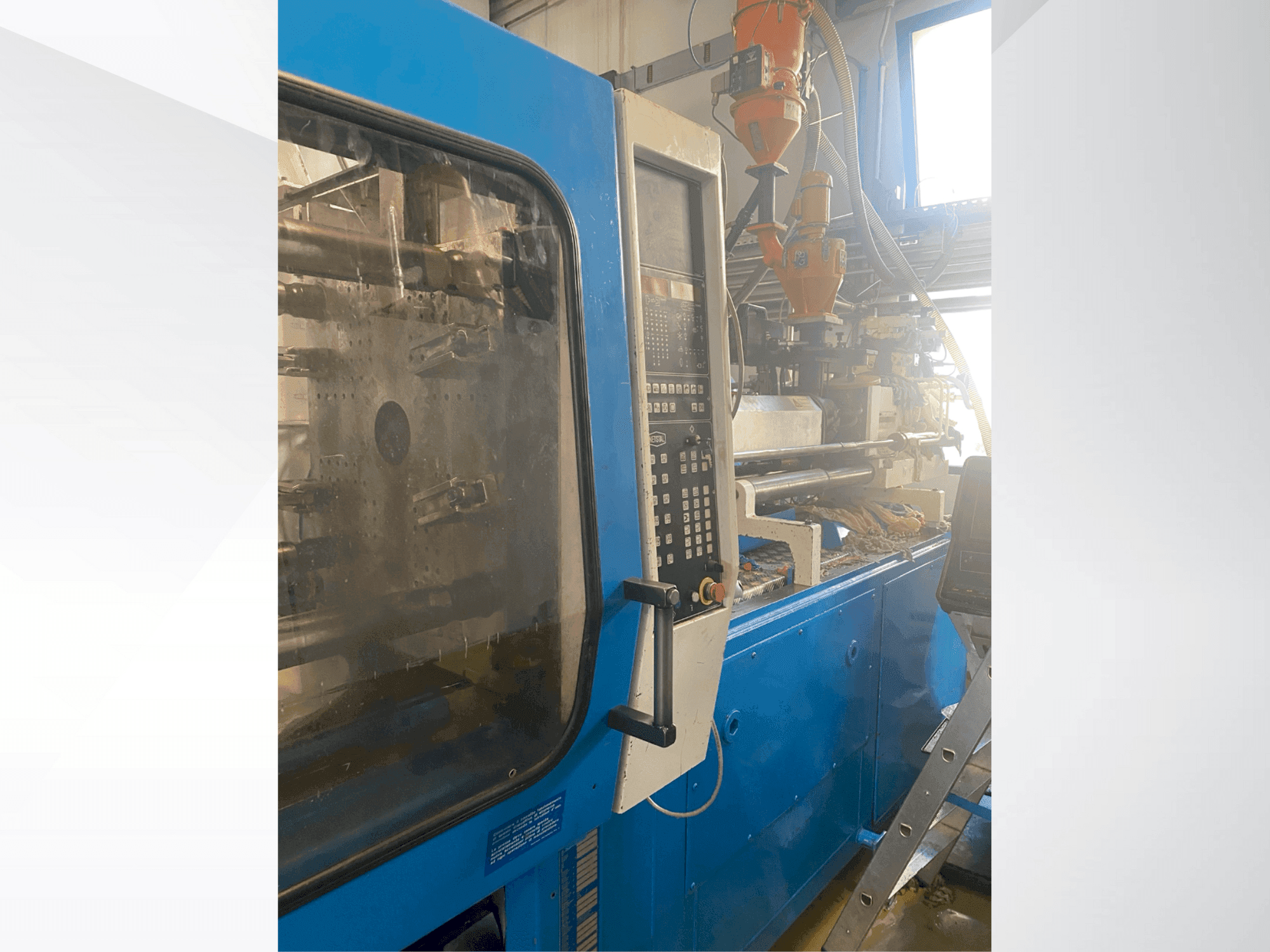 A Netstal S-1000-460 gép elölnézete