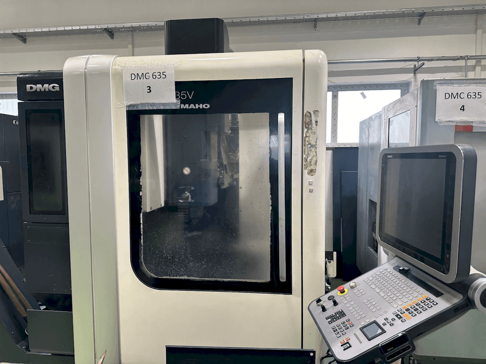 A DECKEL MAHO DMC 635 V gép elölnézete