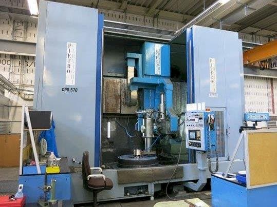 A PIETRO CARNAGHI ATF 8 SH gép elölnézete