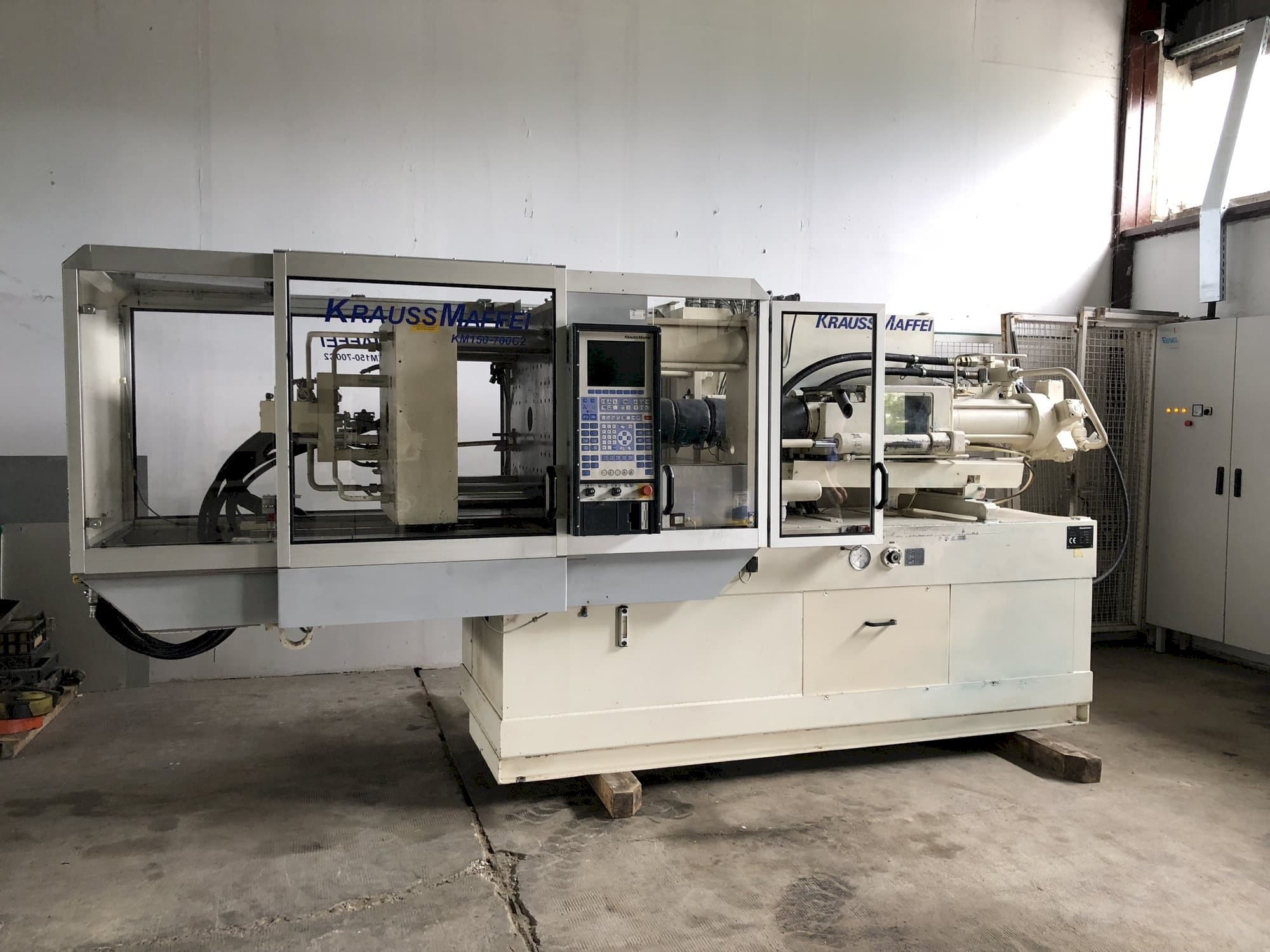 A Krauss Maffei 150-700 C2 gép elölnézete