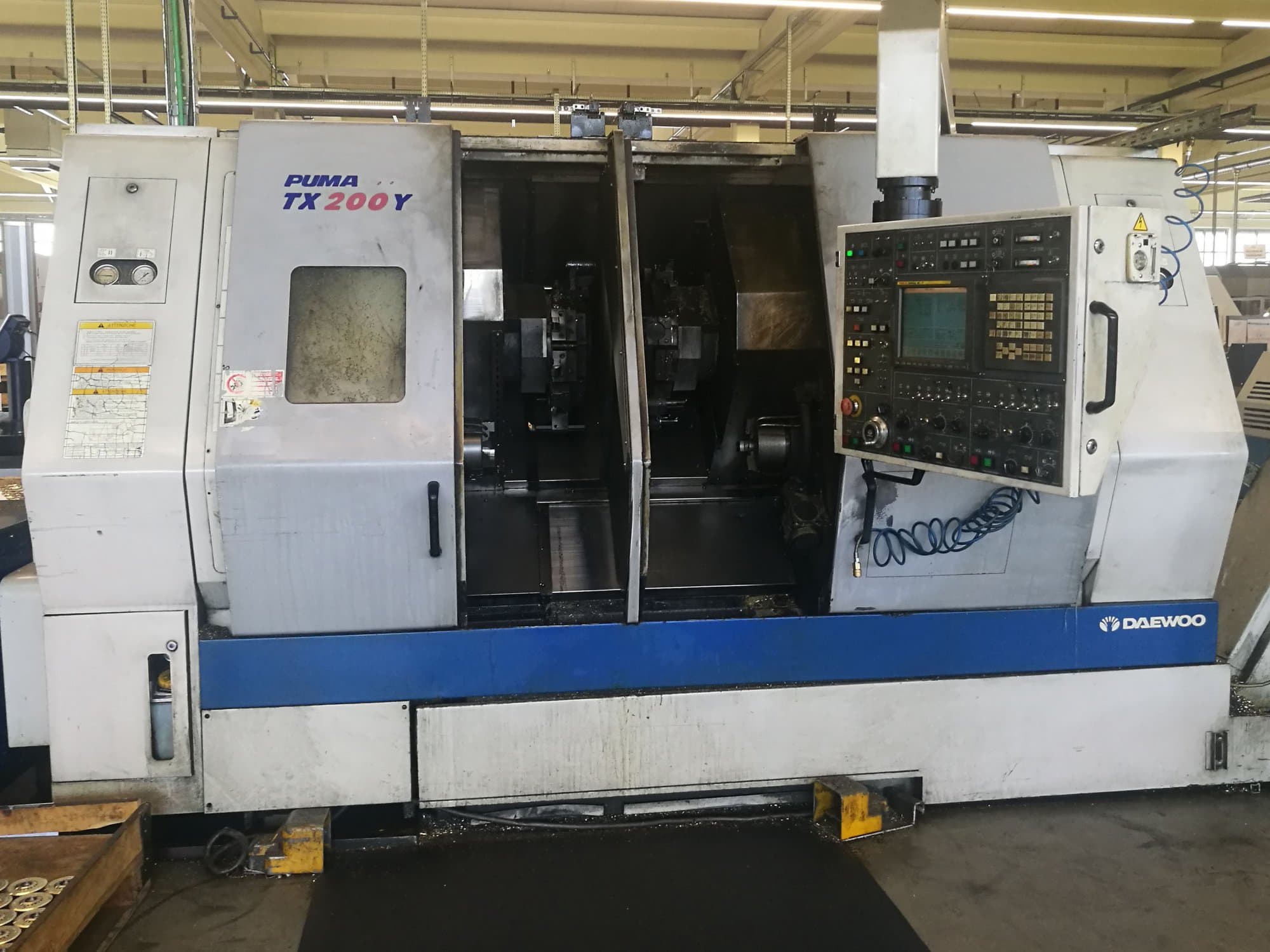 A DAEWOO PUMA TX200Y gép elölnézete