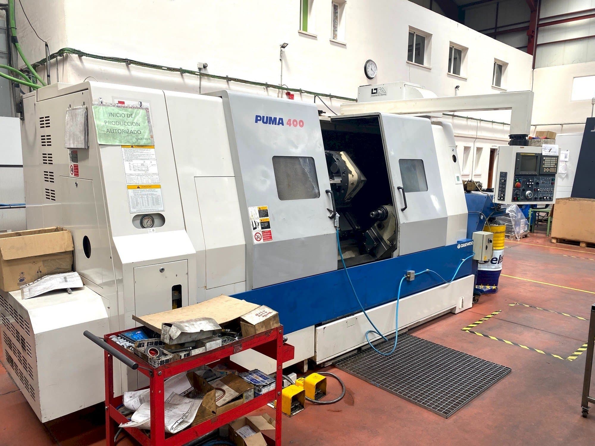 A DAEWOO PUMA 400 gép elölnézete