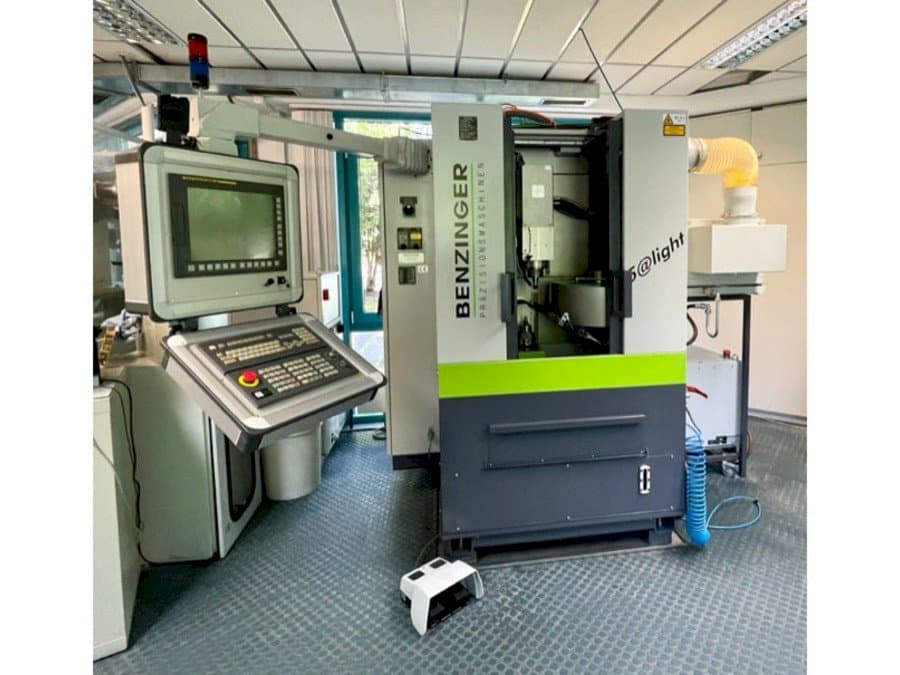 A Benzinger 5@light  gép elölnézete