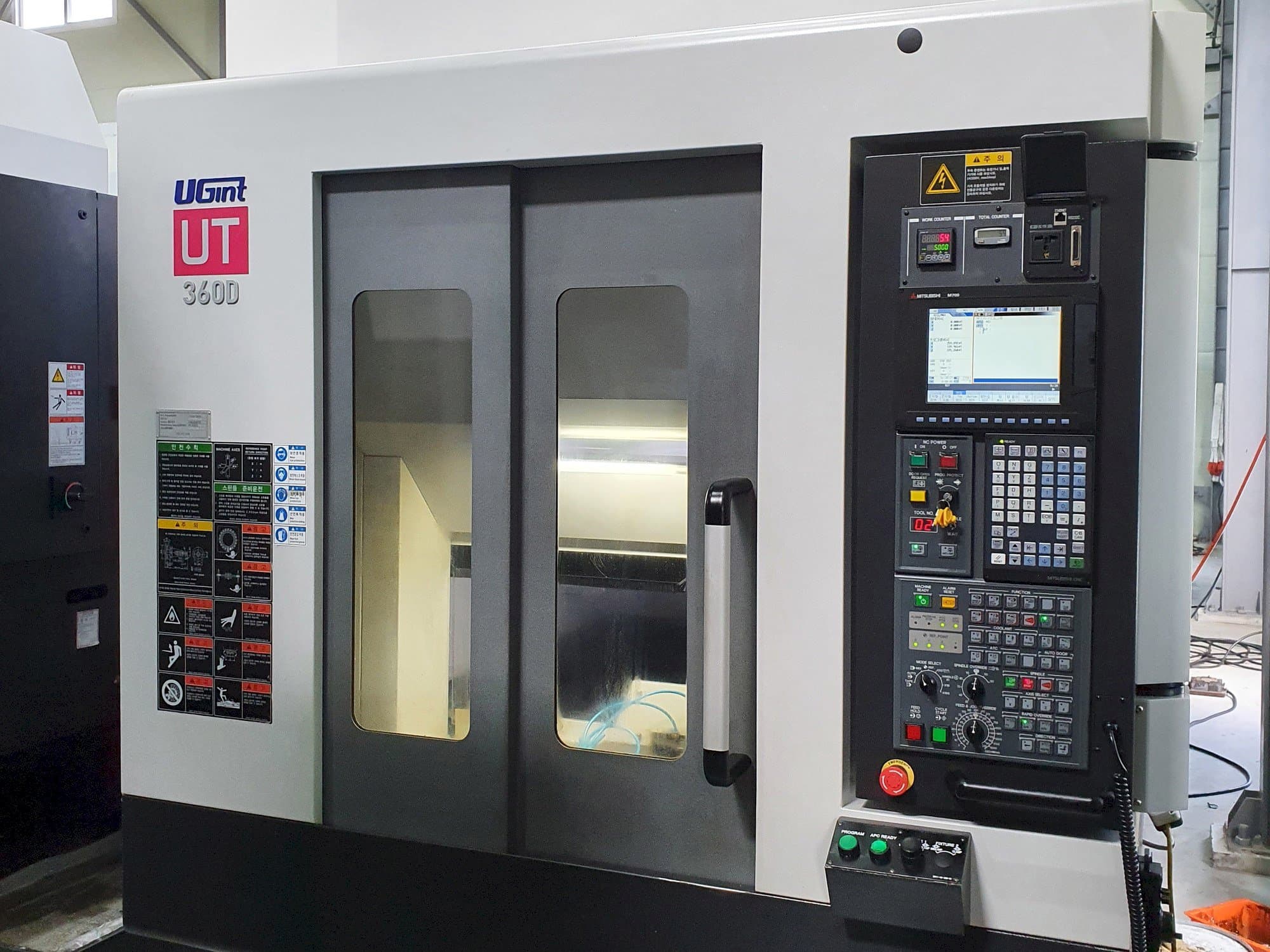 A UGINT UT360D gép elölnézete