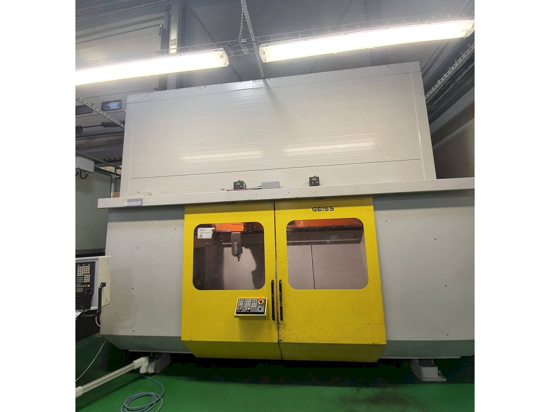 A GEISS FZ 2000x1000 ECO gép elölnézete