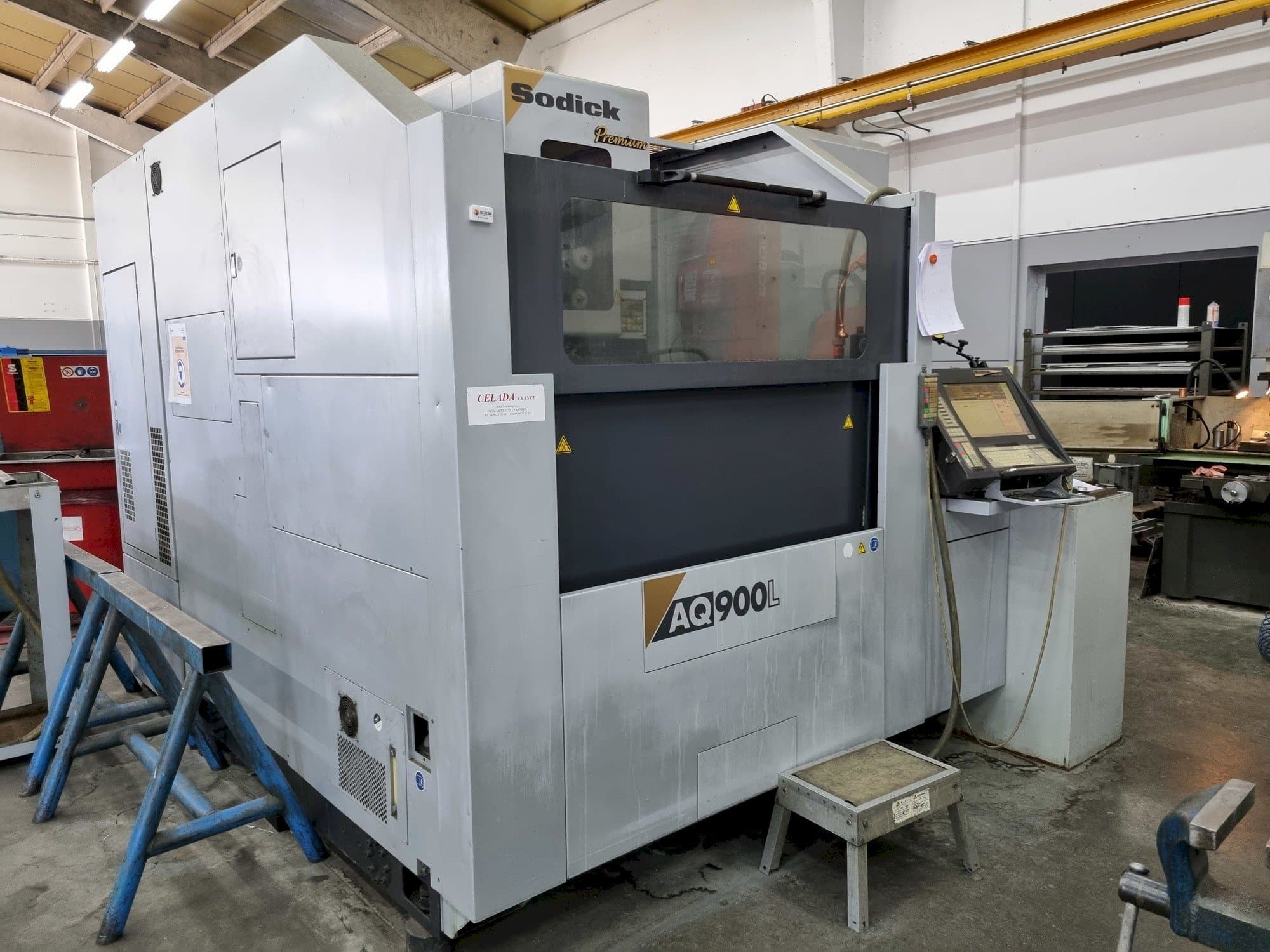 A Sodick AQ900L gép elölnézete