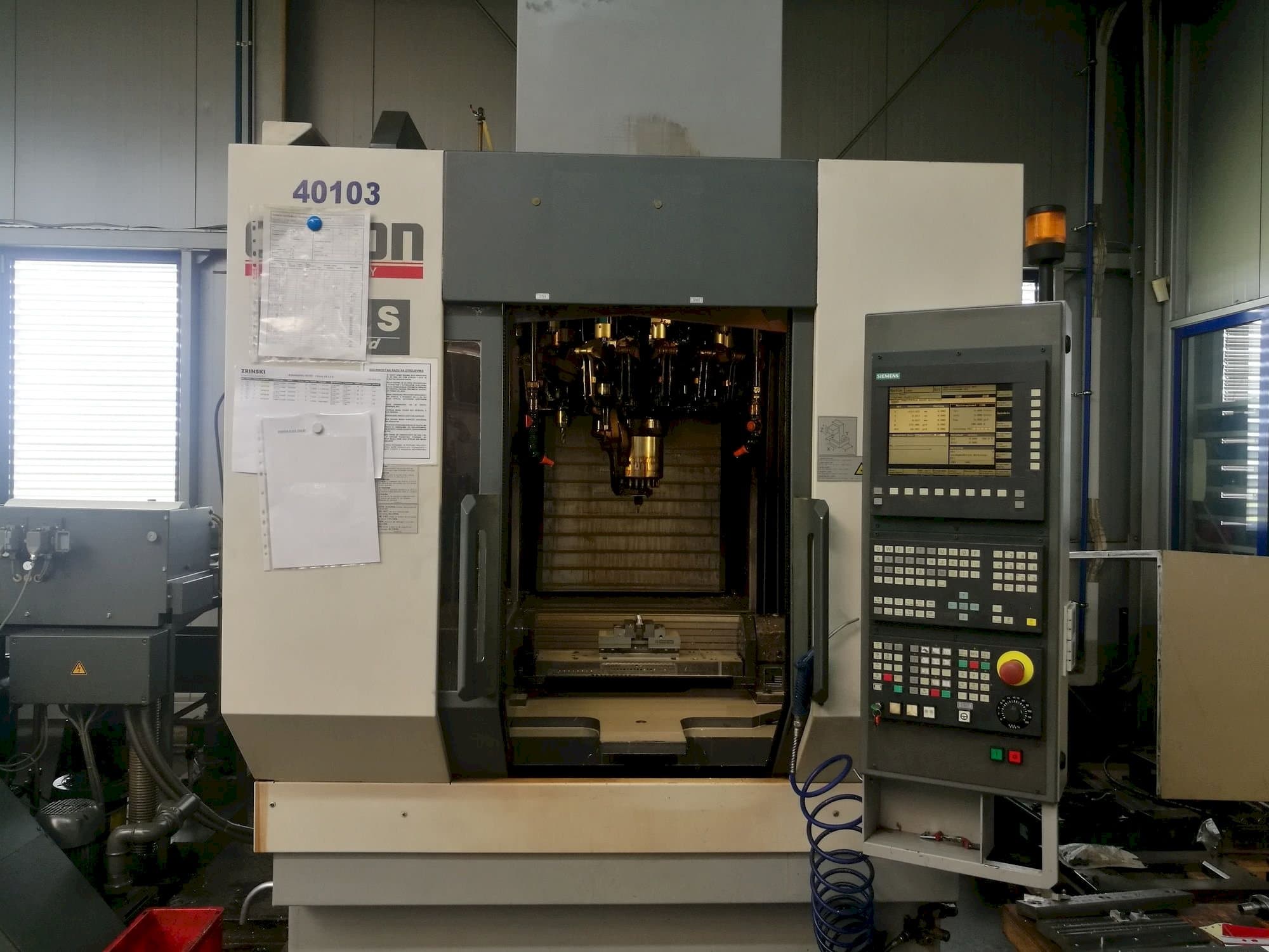 A CHIRON FZ12S gép elölnézete