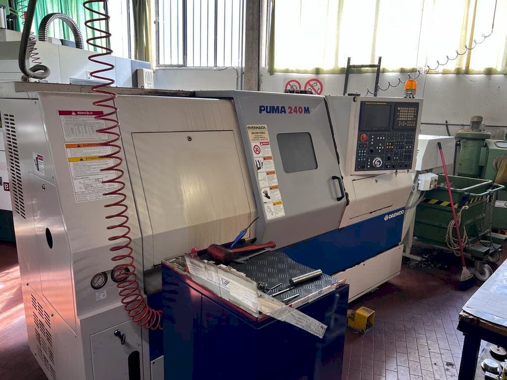 A DAEWOO Puma 240M gép elölnézete