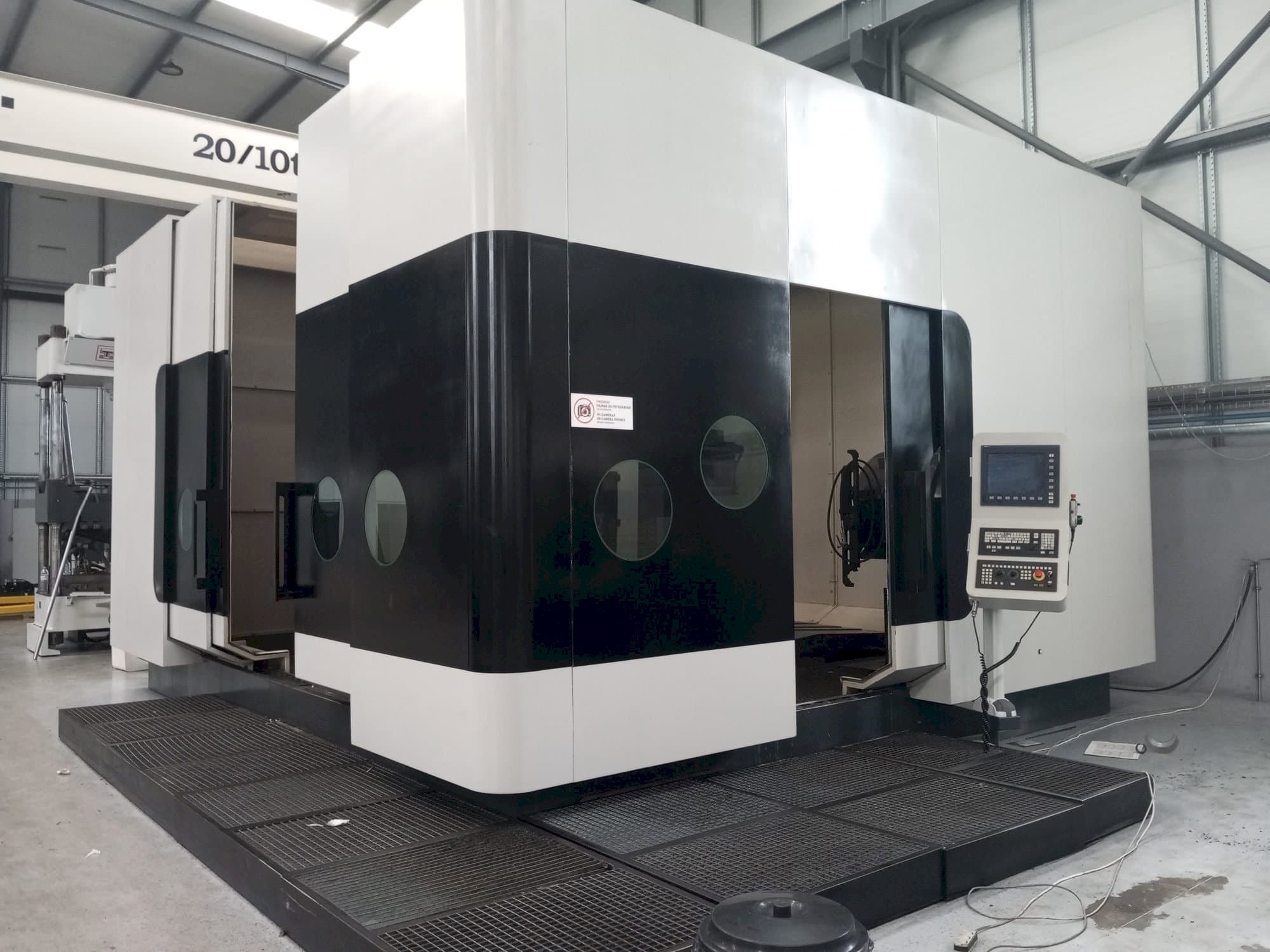 A CHETO 3000 gép elölnézete