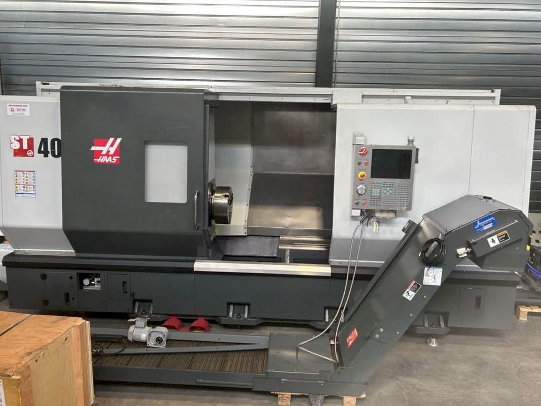 A HAAS ST-40 gép elölnézete