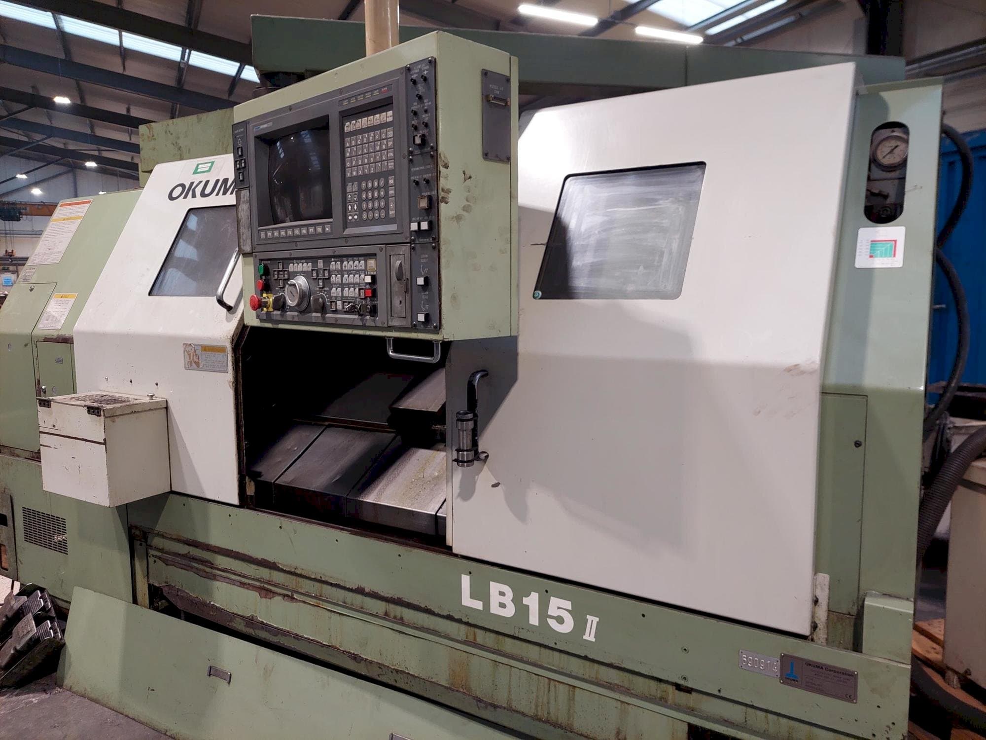 A Okuma LB15 gép elölnézete