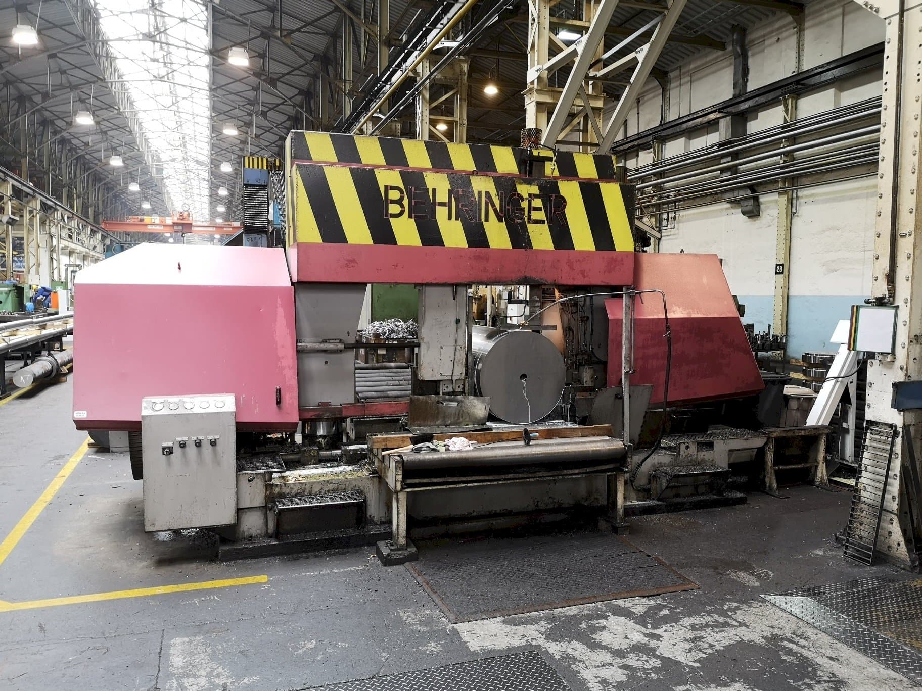 A Behringer HBP1080/1700 A/CNC  gép elölnézete