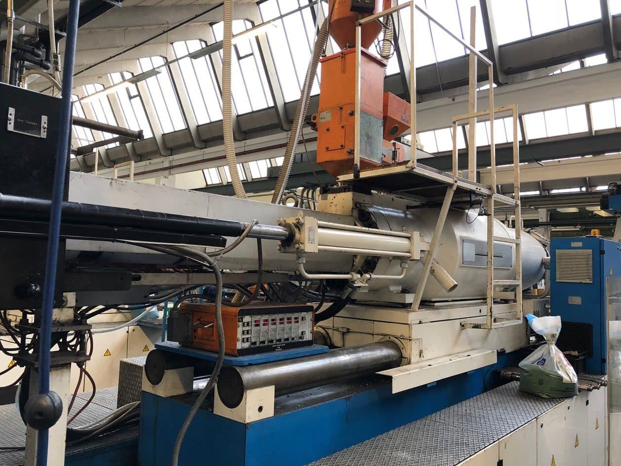 A ENGEL ES 7000/800 gép munkatere