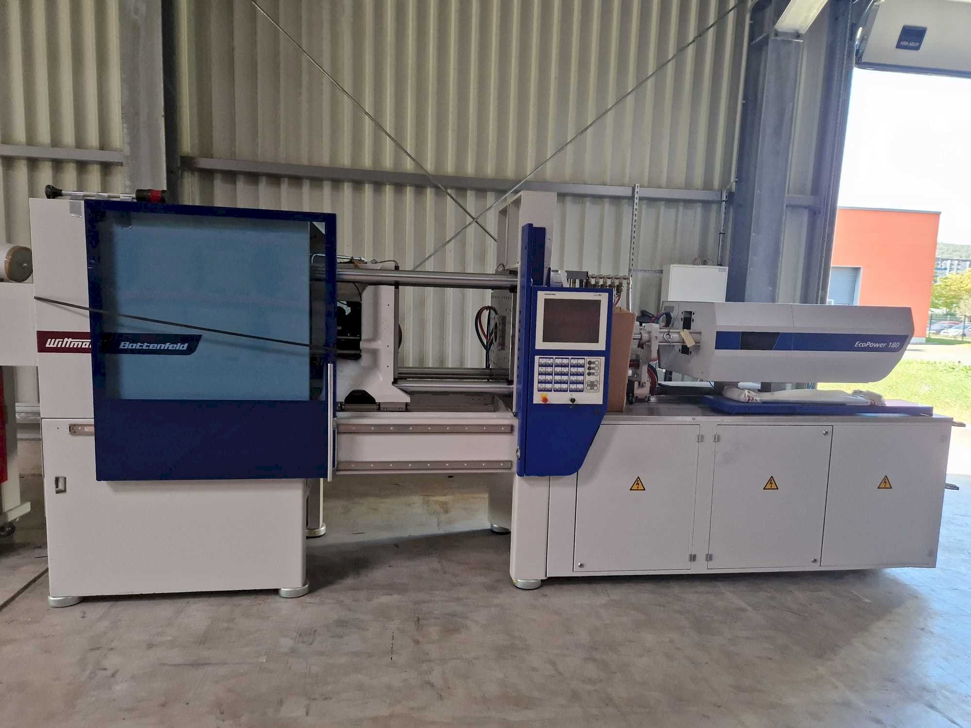 A Battenfeld EcoPower180 gép elölnézete