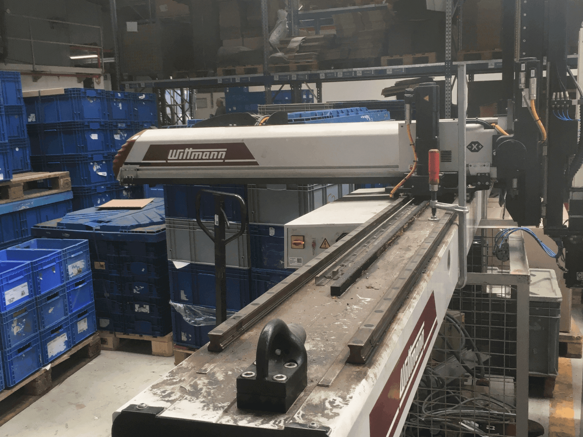 A WITTMANN W743  gép elölnézete