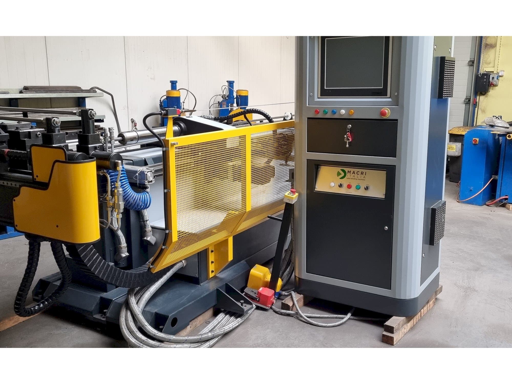 A MACRI ITALIA PROVAR 6-45 U-D gép elölnézete