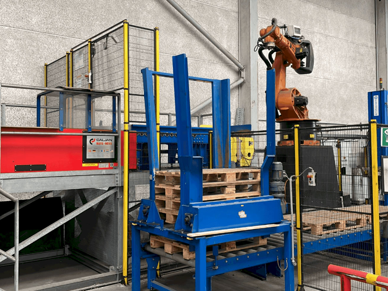 A KUKA 600260060  gép elölnézete