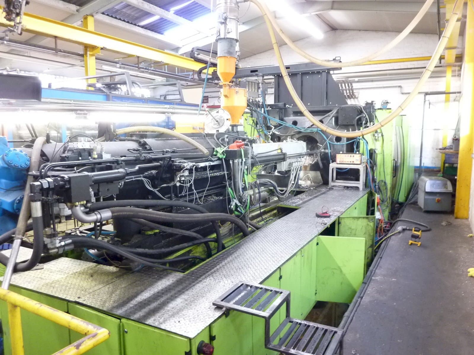 A ENGEL ES 10000/1300 DK gép oldalnézete